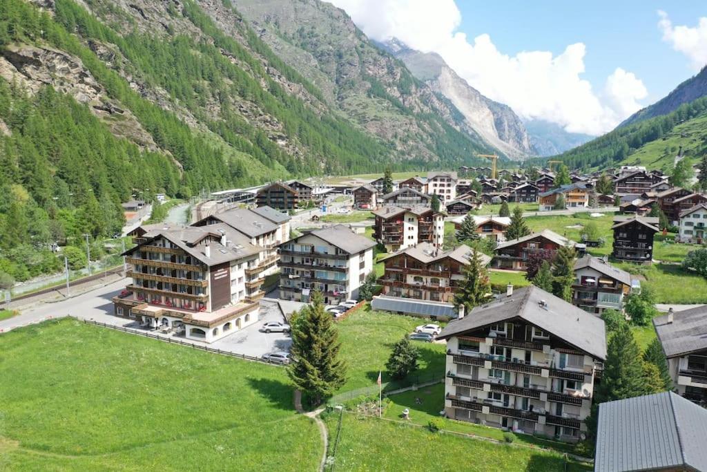 Pure Comfort! Entire Apartment With Abundant Space Near Zermatt With Parking! เทช ภายนอก รูปภาพ